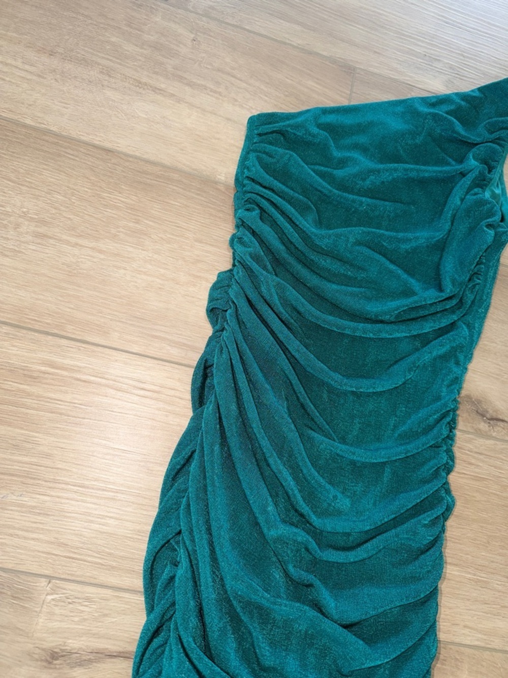 Lucy in the Sky Faye ruched one-shoulder velvet mini dress emerald ruched xsmall - Picture 4 of 6